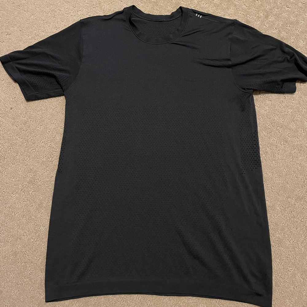 Lululemon workout shirt
